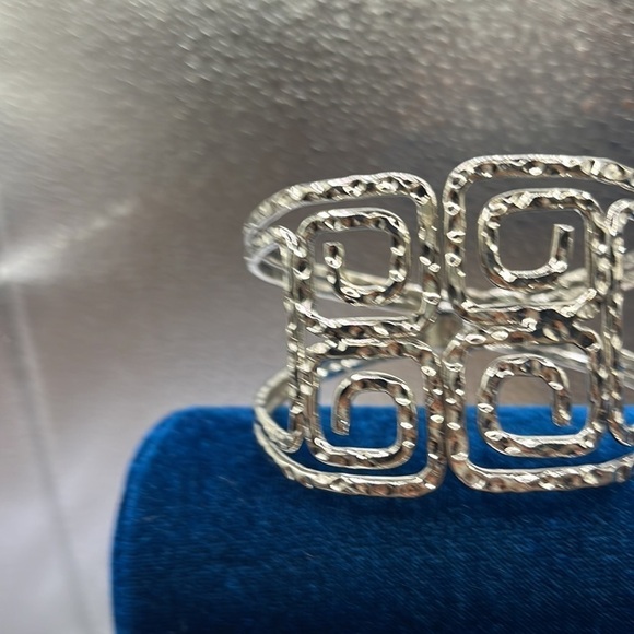 Wide Silver Tone Hammered Swirl Cuff Clamper Bracelet Statement ❤️ - Picture 4 of 10